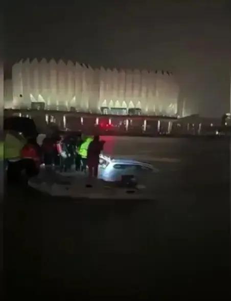 两名女孩开车误入人工湖死亡,两女孩水库嬉戏溺亡