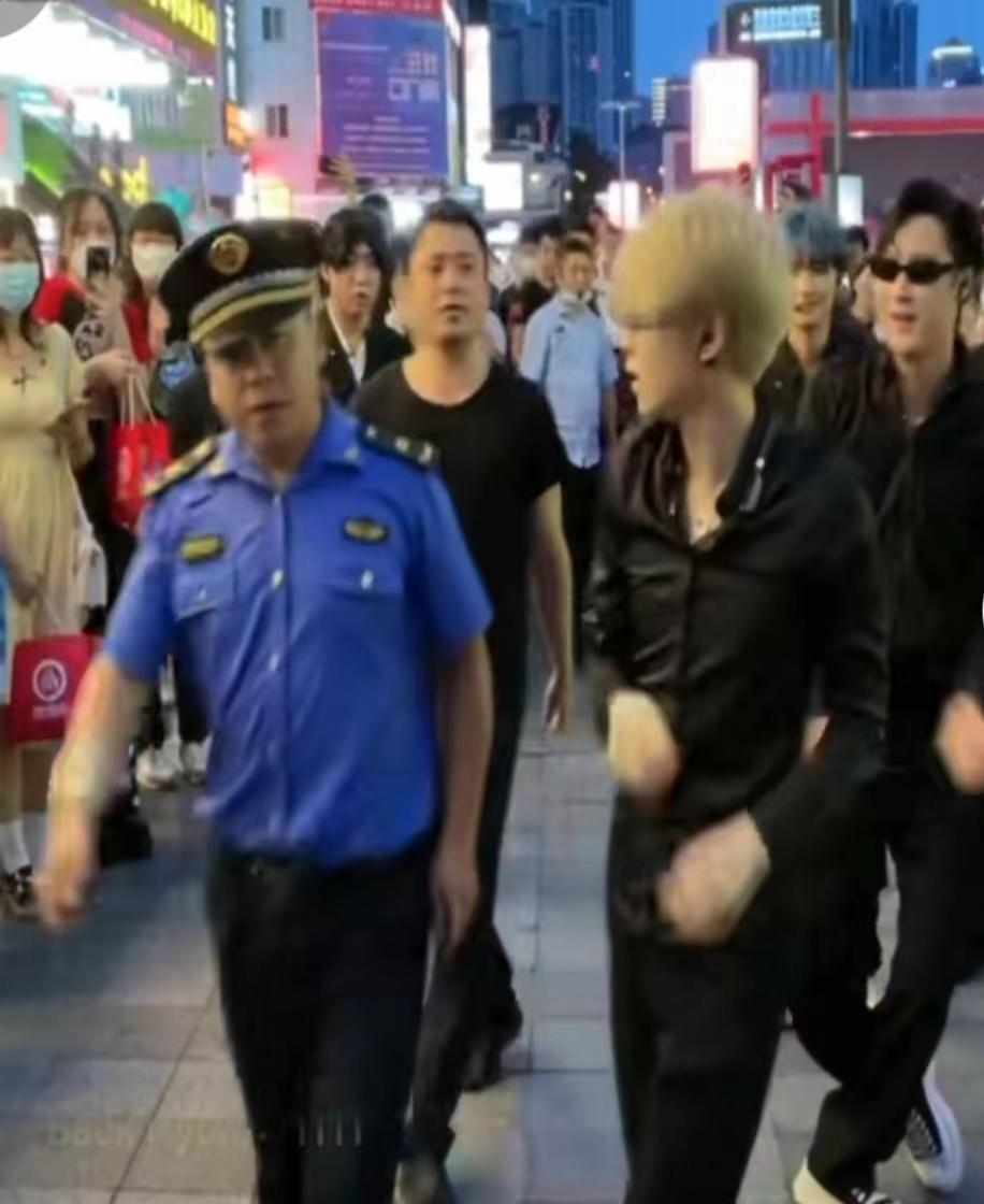 模仿明星视频怎么赚钱的,模仿明星需要付费吗