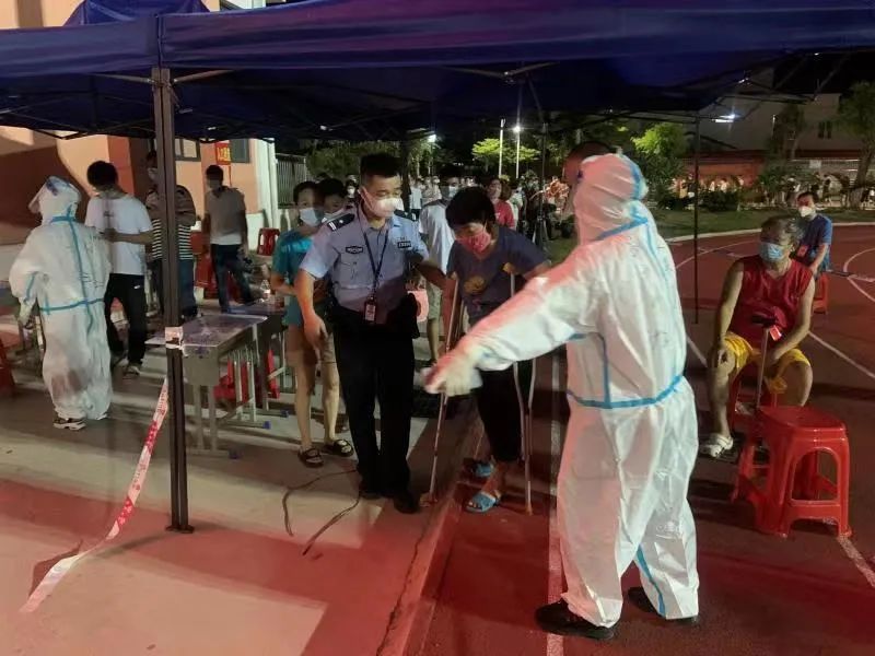 海南抗疫暖心视频,海南三亚抗疫一线民警全家总动员