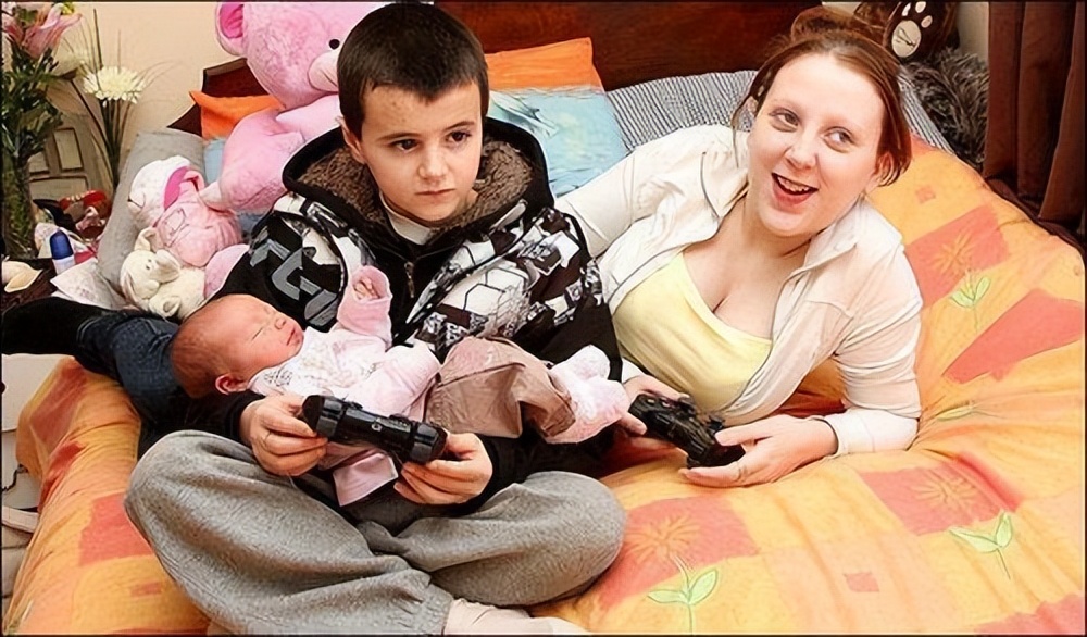 英国13岁男孩喜当爹,13岁英国少年喜当爹结局