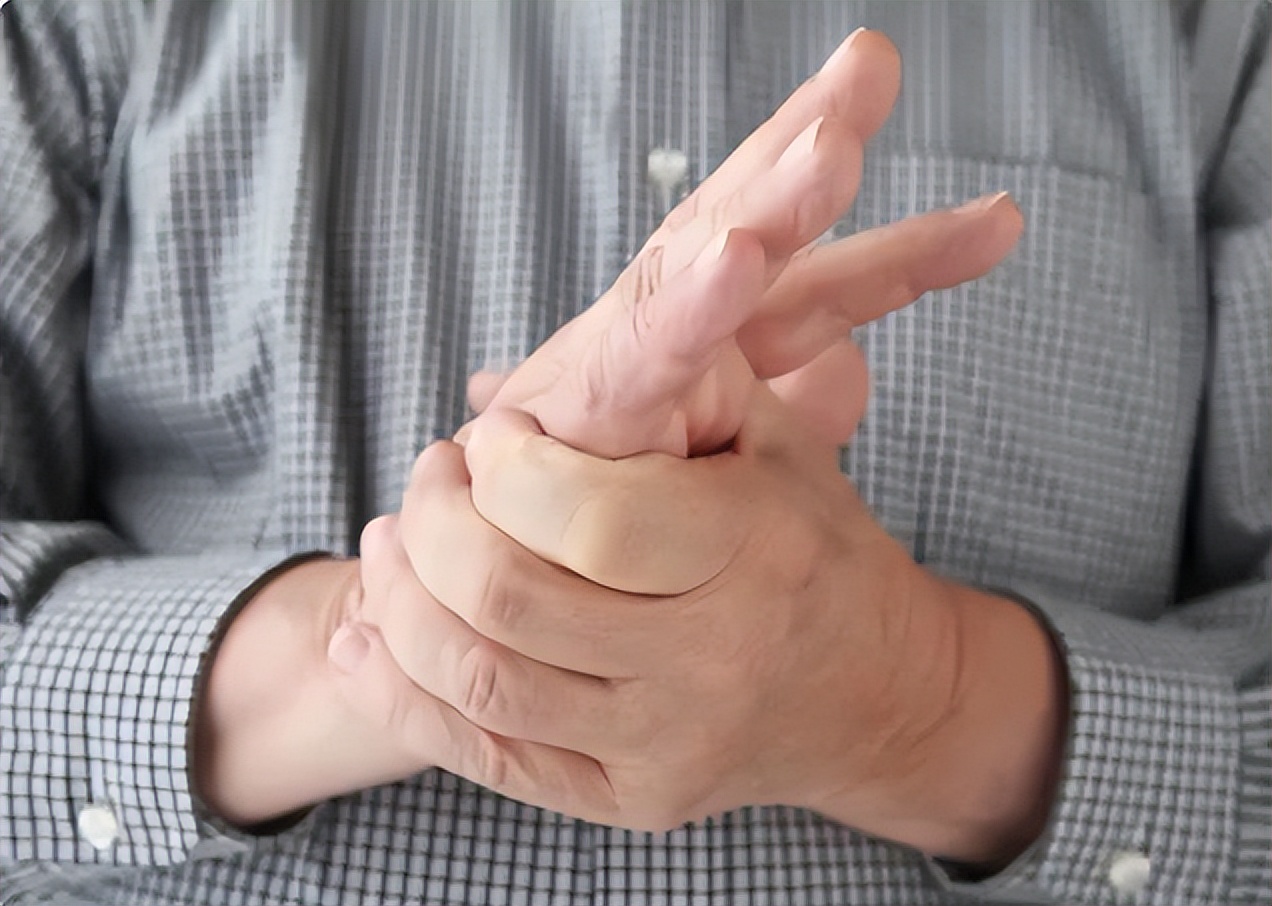 高血压时血管会产生如何的变化,高血压会引起手指甲的什么变化