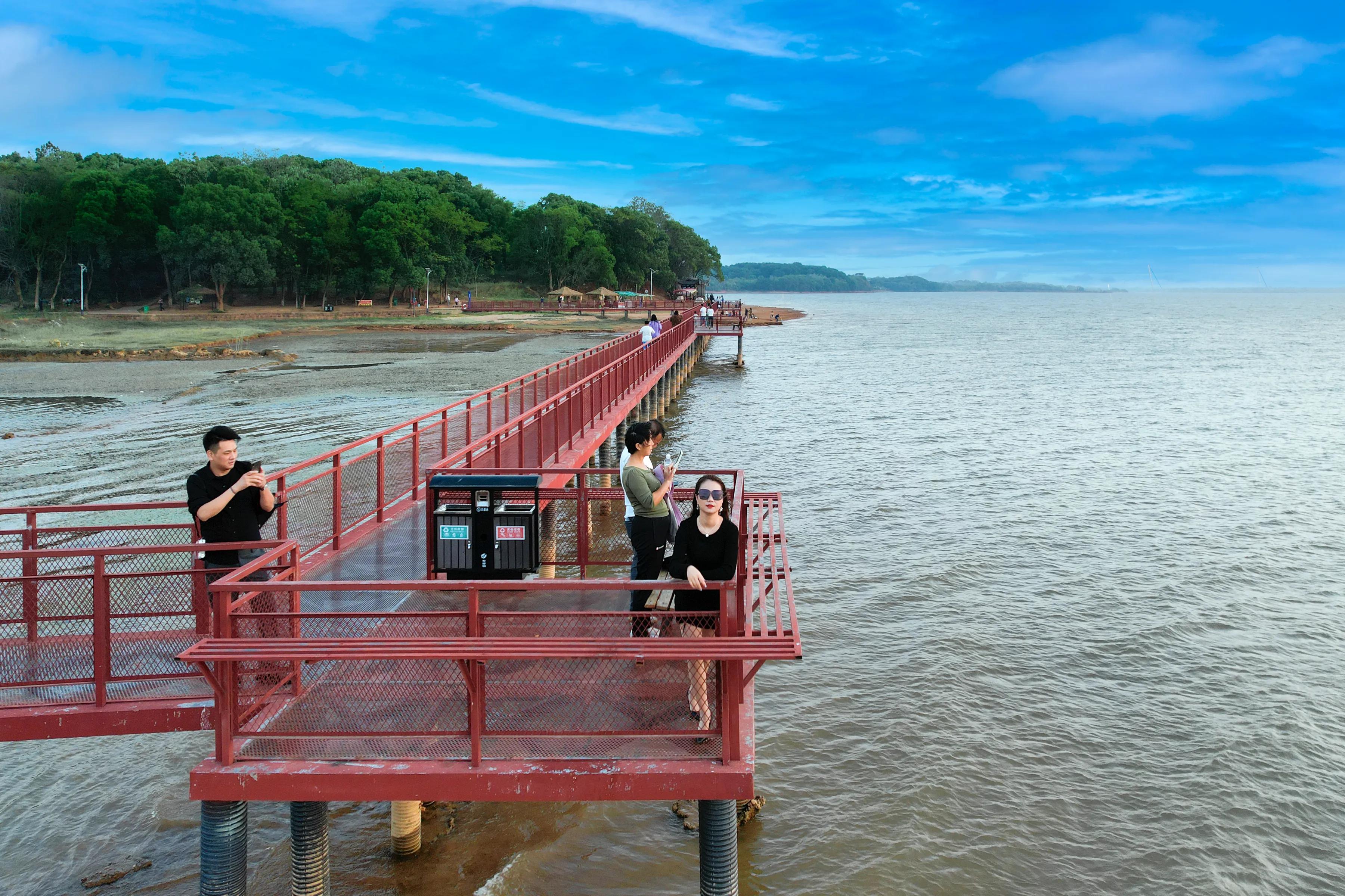 鄱阳湖边狮子山，风景如画，是个不错的休闲度假之地