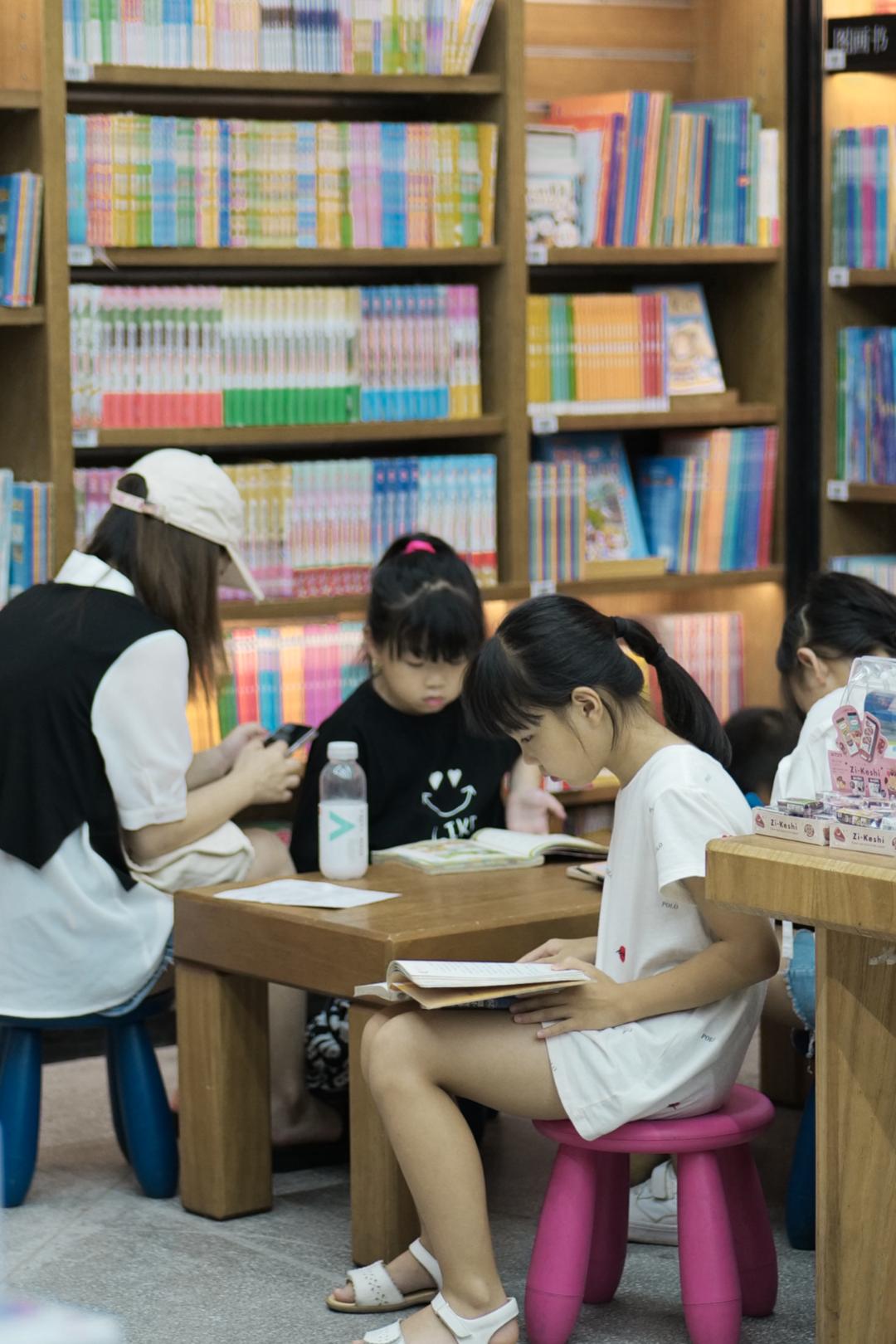 偷听小郡主心声,偷听情报被发现