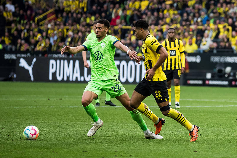 曝曼联高薪强挖曼城青训根基,曼联将对阵曼城八场比赛