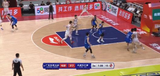 布鲁克斯27秒12分,赵睿身穿6号布鲁克斯夺冠时间