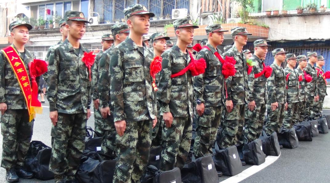 2022年“参军”要满足啥条件？身高标准进行调整，专科生喜从天降