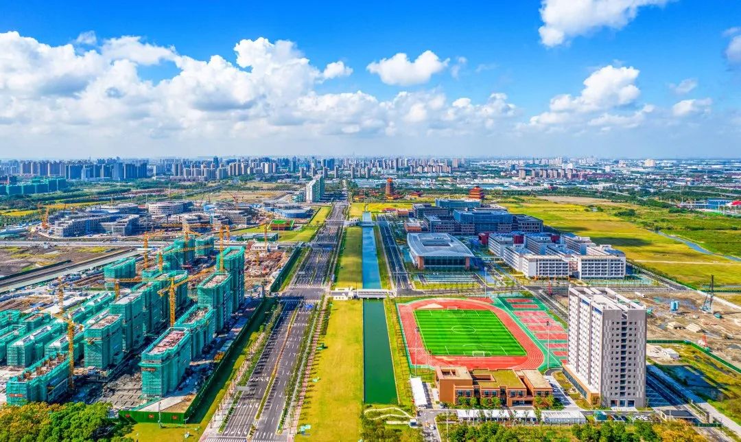 高新区转型发展迈出新步伐,迈上新台阶实现新跨越向纵深发展