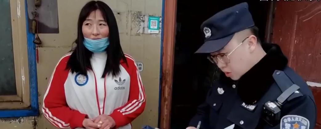 藏族女孩19岁跟男友私奔，因没身份证，遭家暴后等了20年才回到家