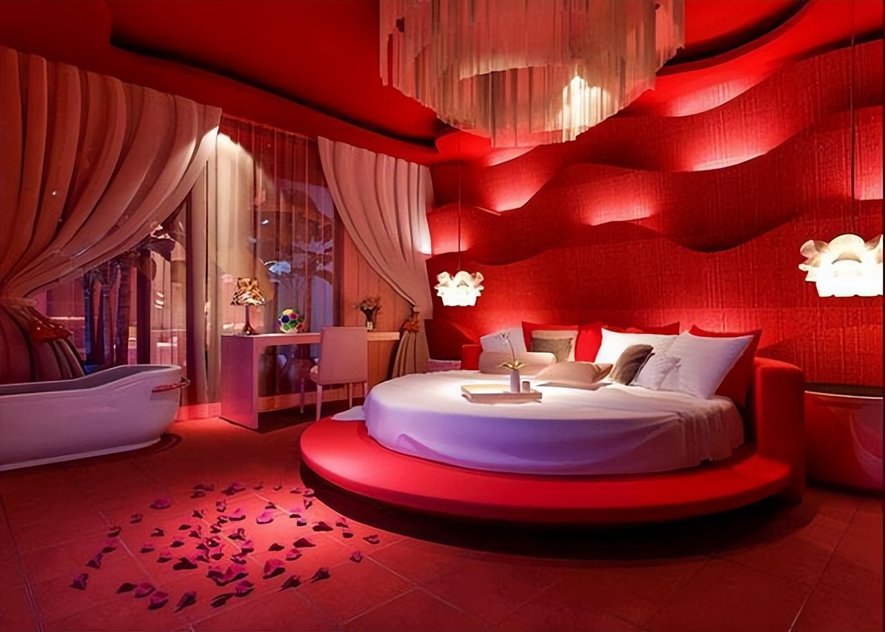 酒店里的水床为何深受年轻人青睐,宾馆水床的好处和坏处