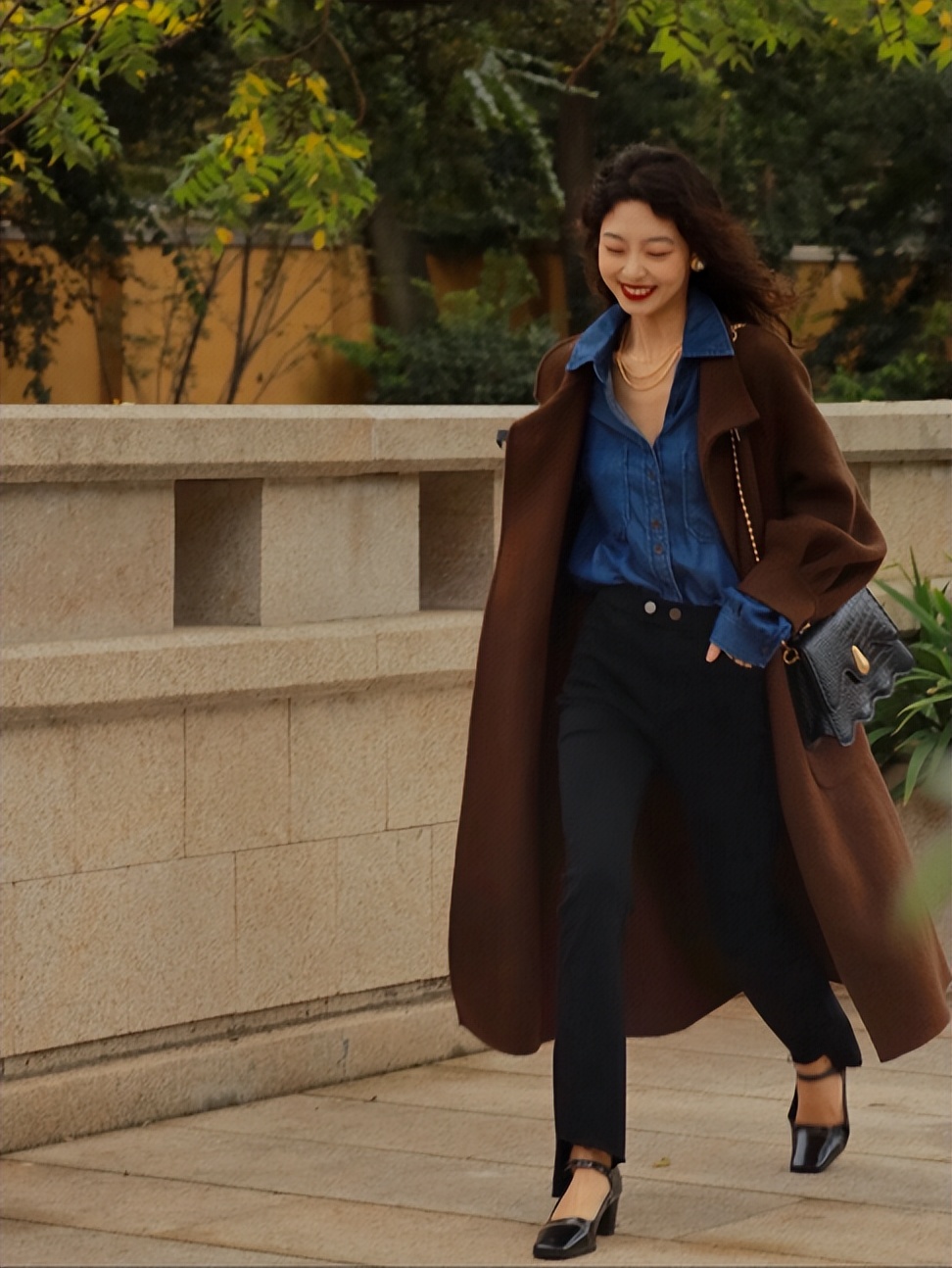 冬天穿大衣配什么耳饰,冬季穿大衣戴哪款耳环显气质