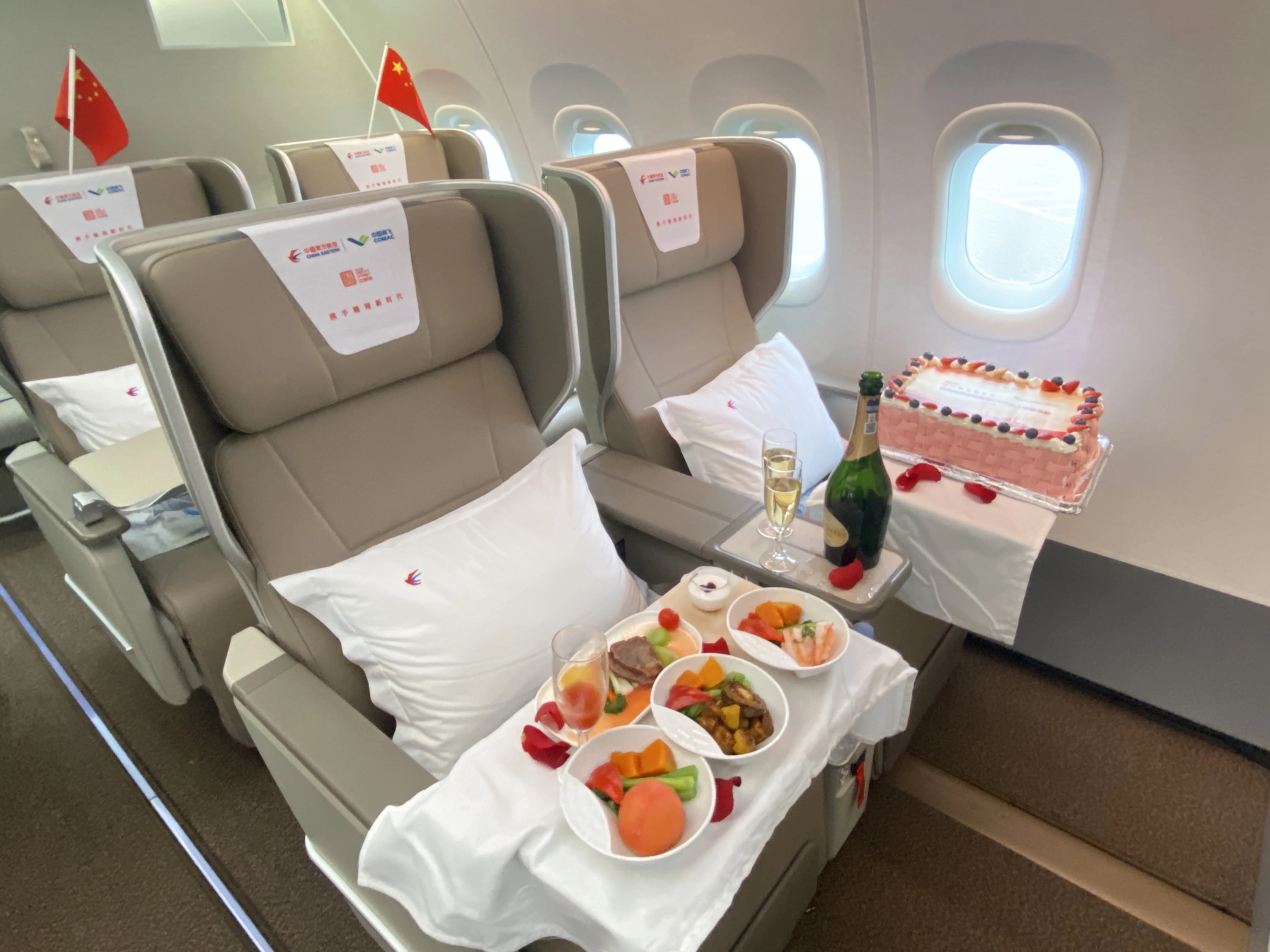 国产大飞机c919正式交付东方航空,国产大飞机c919首航时间