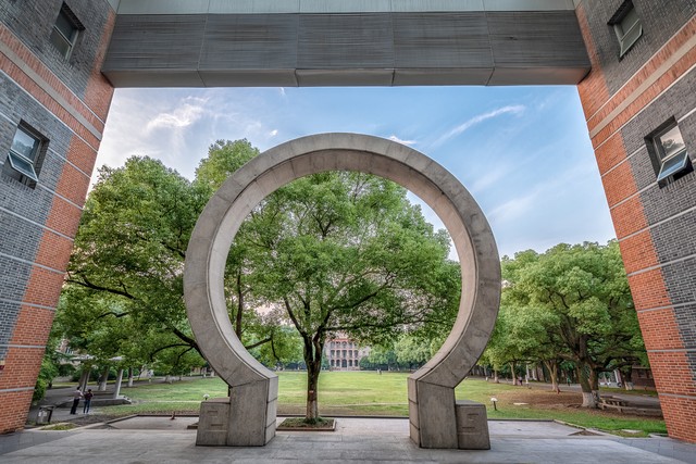 985大学和211大学比哪个比较好,985和211哪个级别高