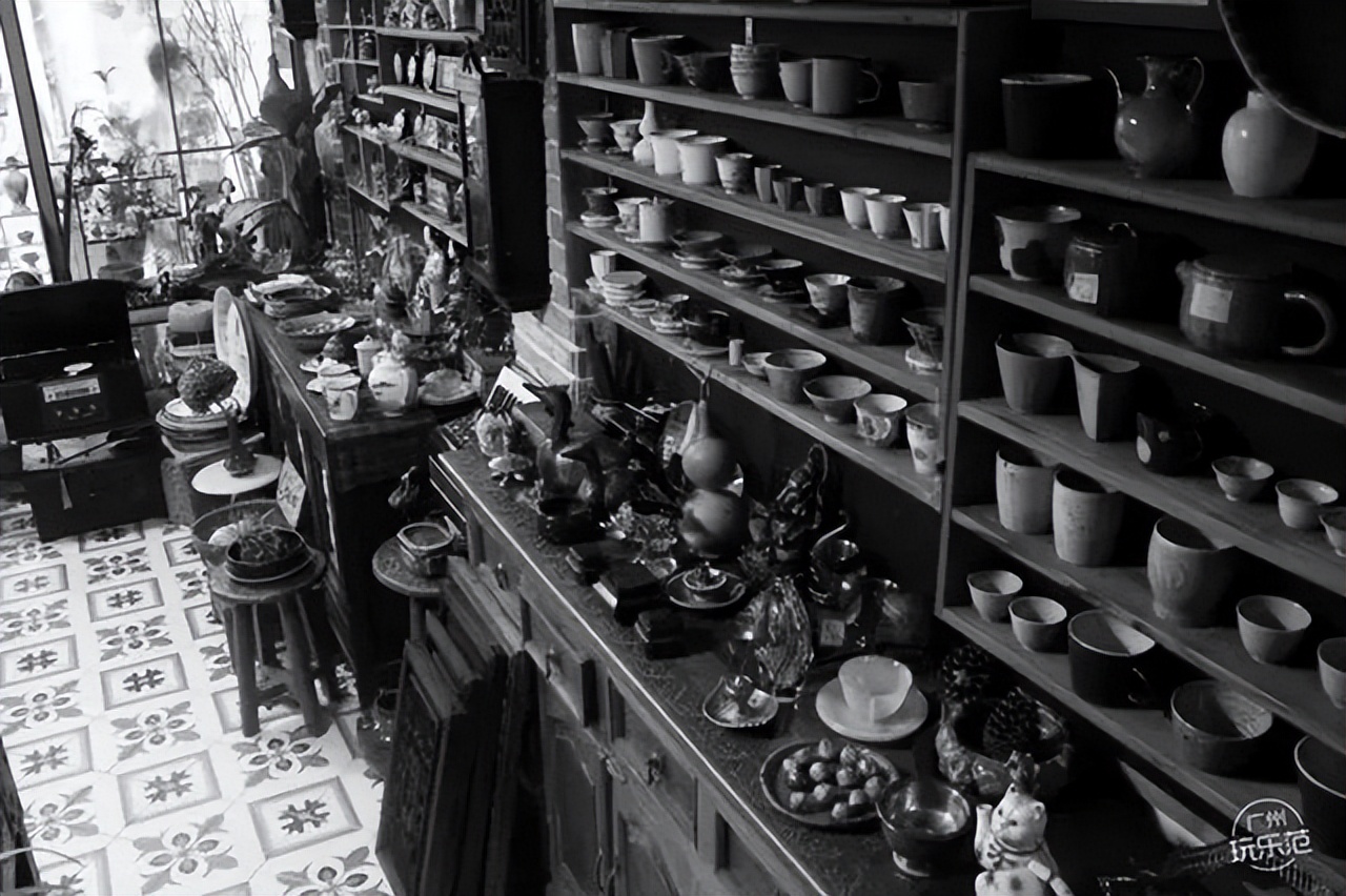 明朝万历年间，一女子变卖家产，却阴差阳错导致全家皆亡