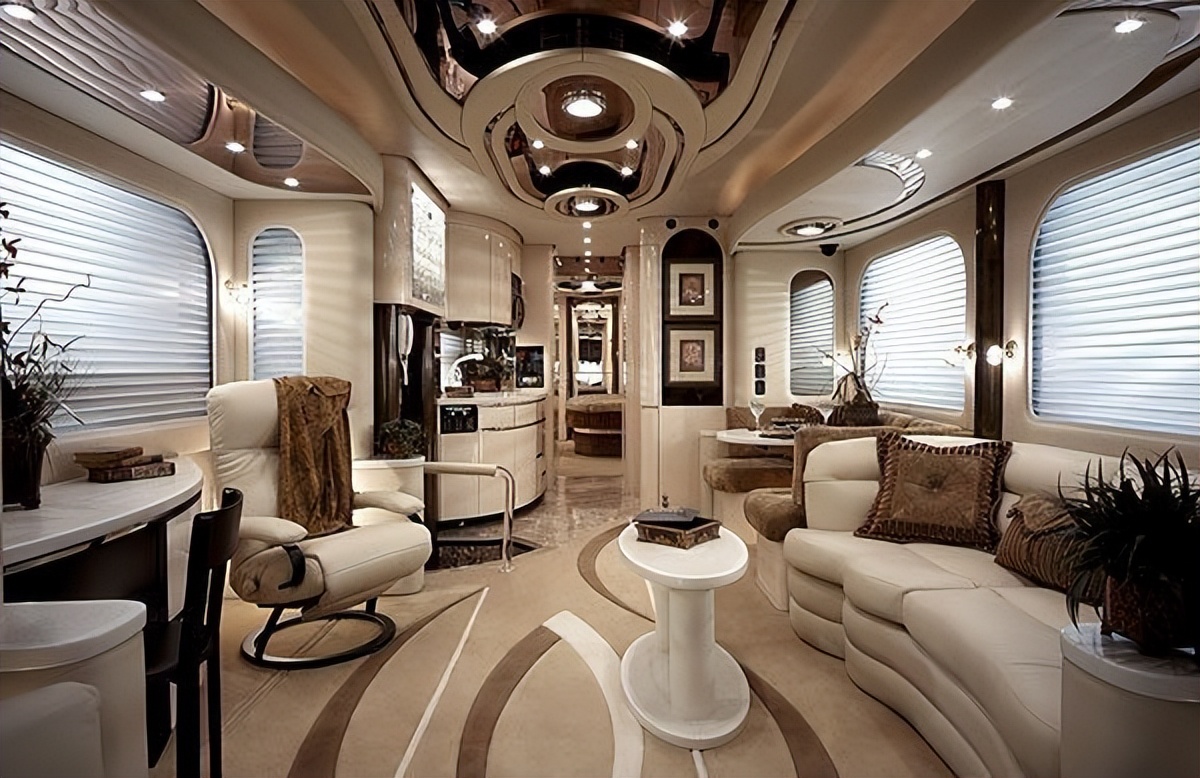双层超豪华顶级房车旅行生活,最豪华房车和最简陋房车