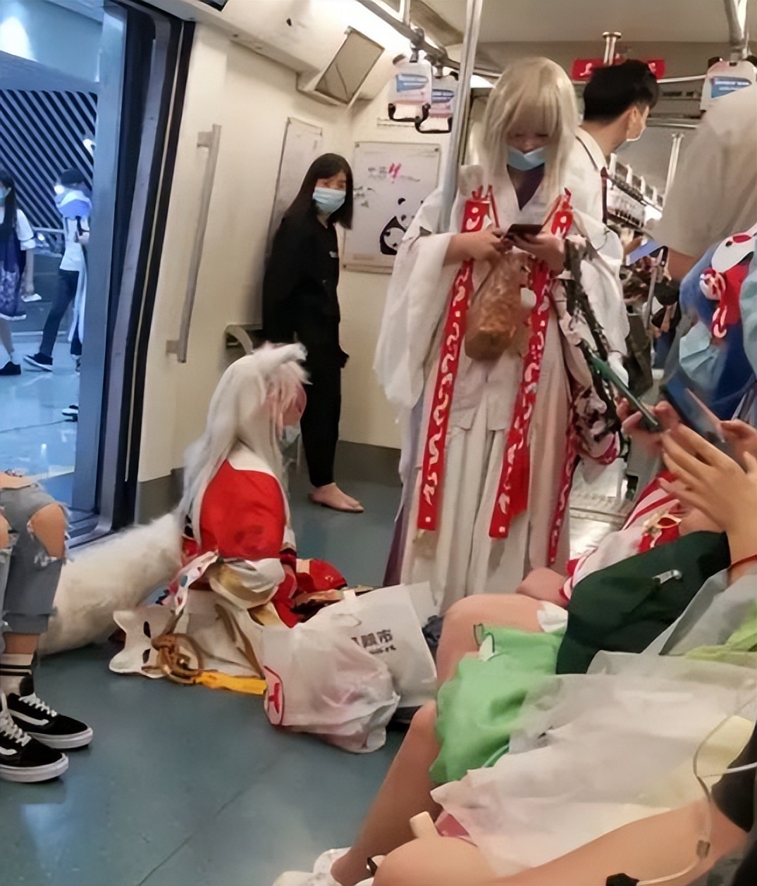 cos道具制作怎么赚钱,手工cosplay怎么赚钱