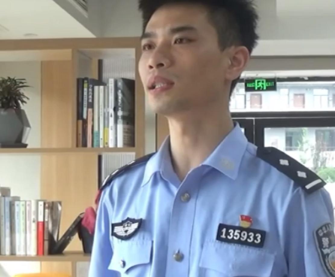 21年女子看男友备注二姐微信，好奇添加，聊天后男友被抓进警局