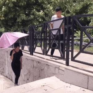 女友今年都二十三了，还是这样，是不是没救了哈哈哈好尴尬