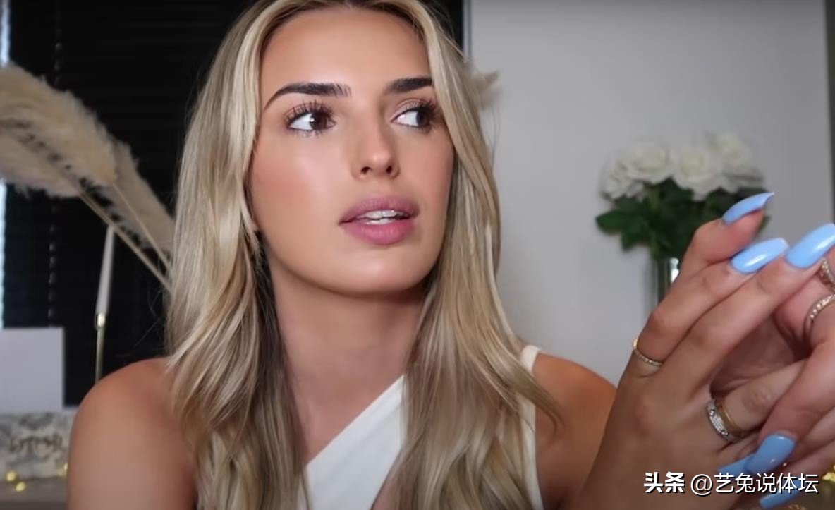 英格兰太太团在赛场上看球,英格兰被淘汰太太团哭泣