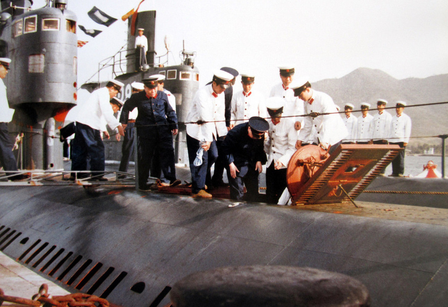 87年肖劲光看电视时大发雷霆，质问*华清刘**：谁说中国不准备建航母