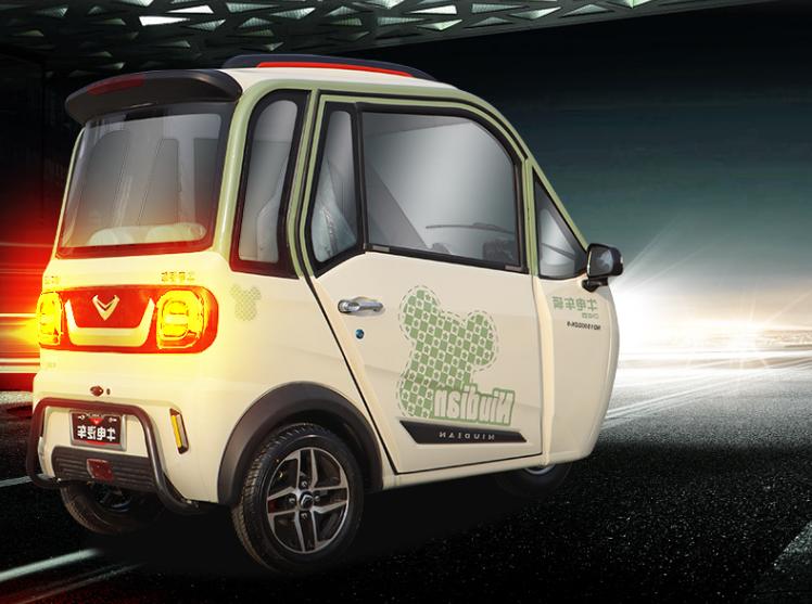 全封闭最新款电动三轮老年代步车,续航最远的老年代步三轮车