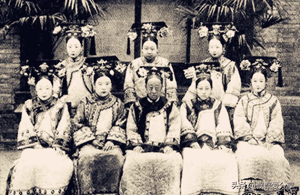 日军当着国军的面杀俘虏,日军侵华兽行