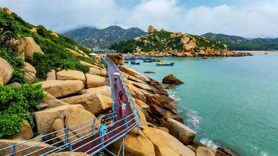 看完浮月村洋楼又去开平看碉楼,浮月村碉楼和梅家大院