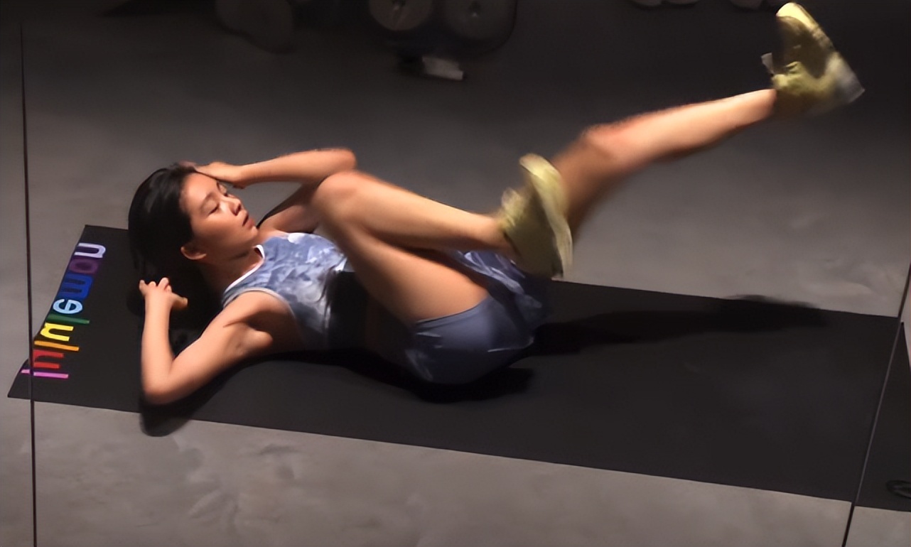 陆毅与贝儿近照,陆毅晒贝尔的长腿