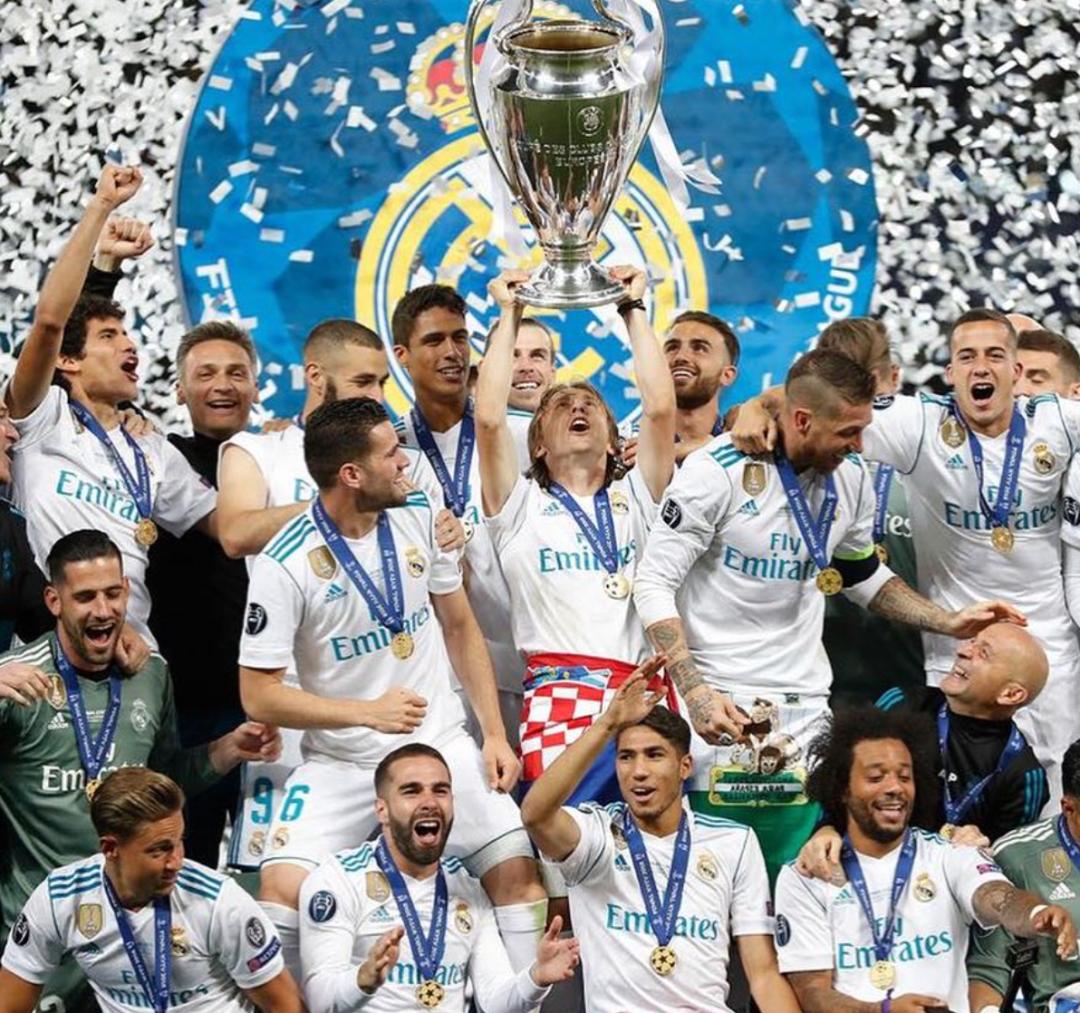 球迷爱看球,c罗梅西莫德里奇合照