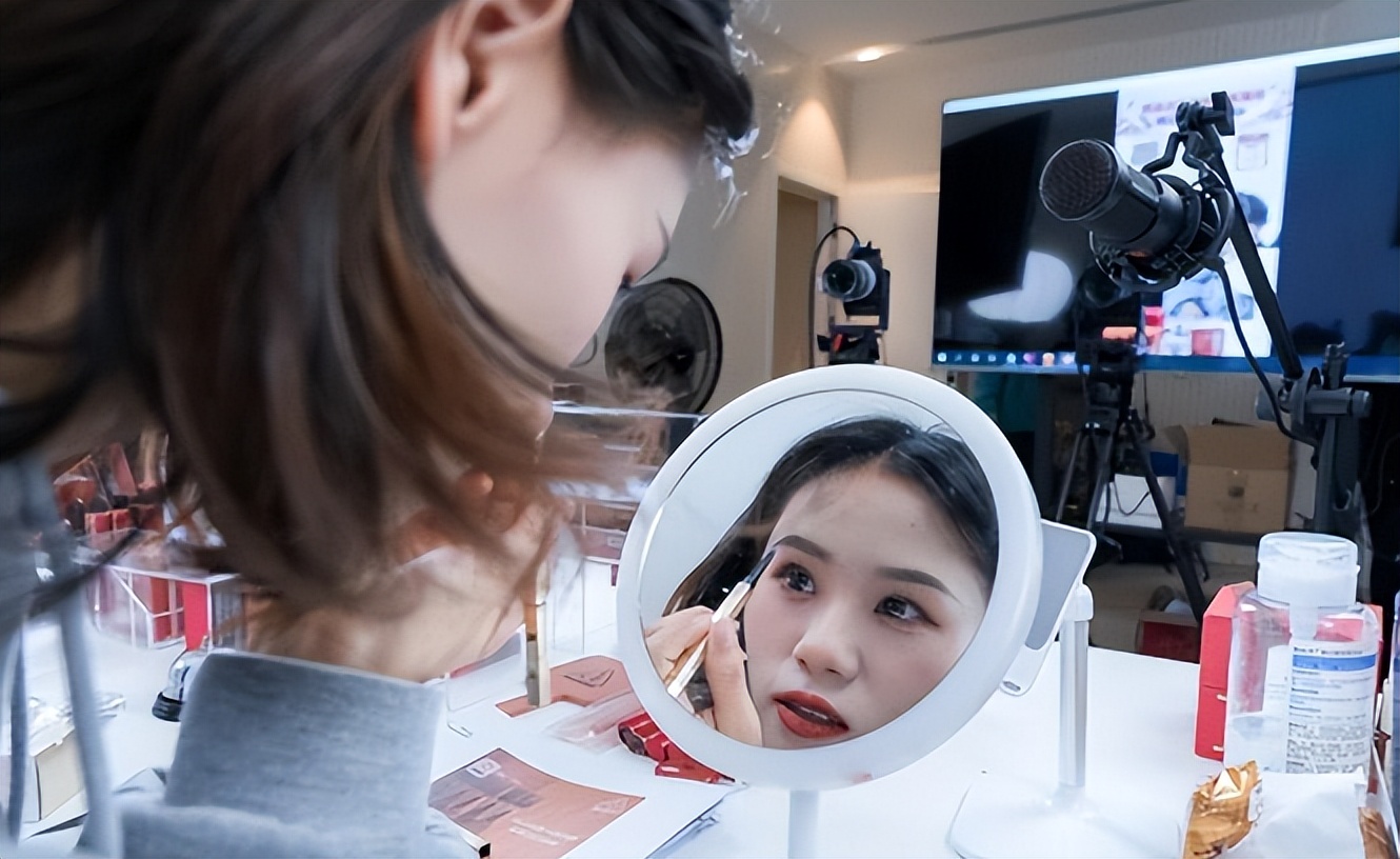 美媒中国消费者引全球潮流,美媒谈中国消费复苏