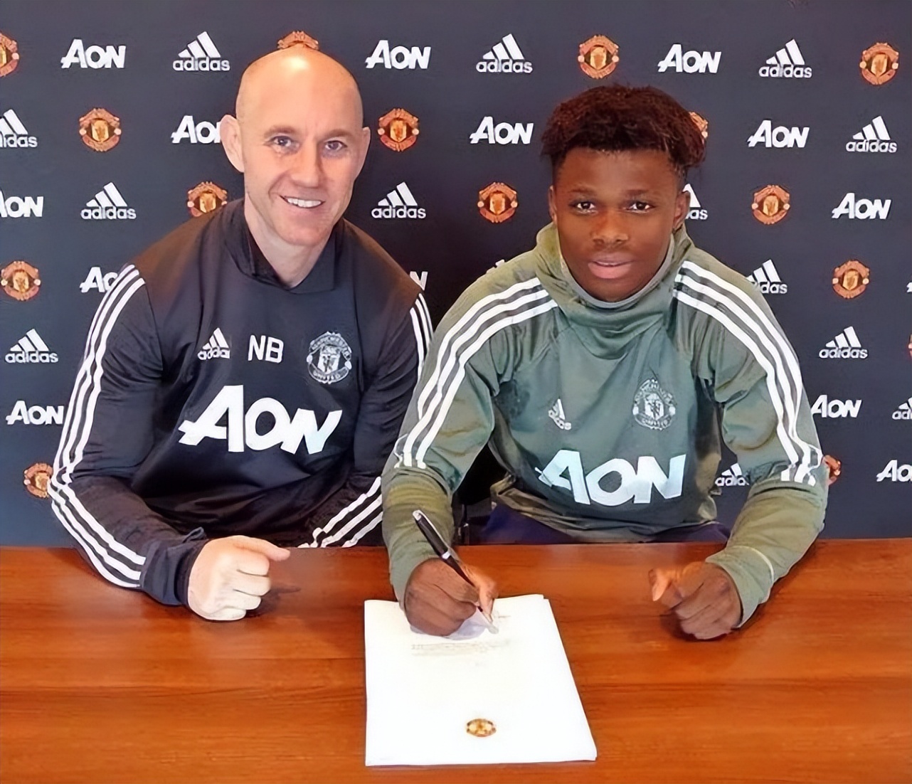 效力过曼联和利物浦,效力过曼联和曼城