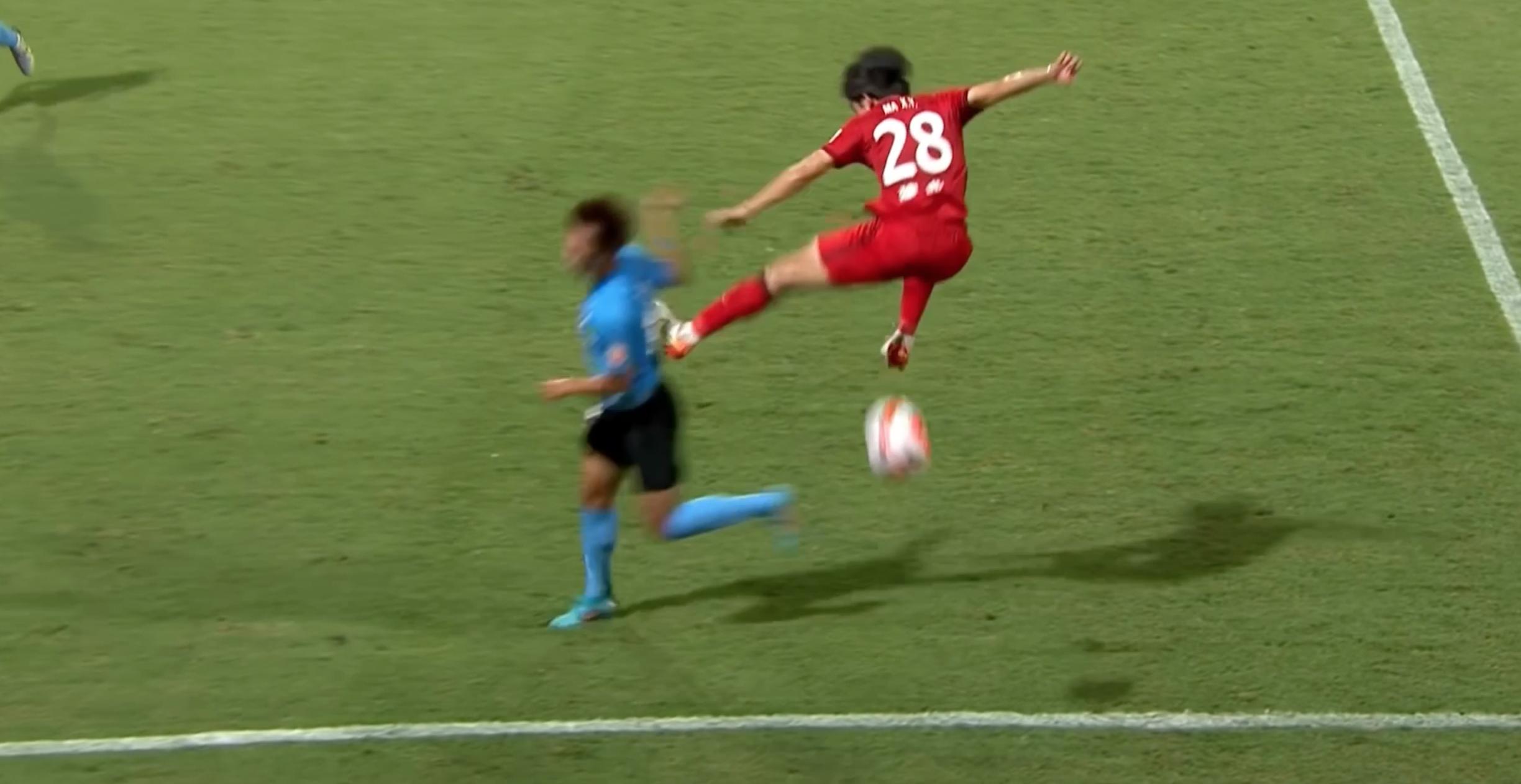 中超裁判被观众骂完整视频,中超裁判被球迷质疑