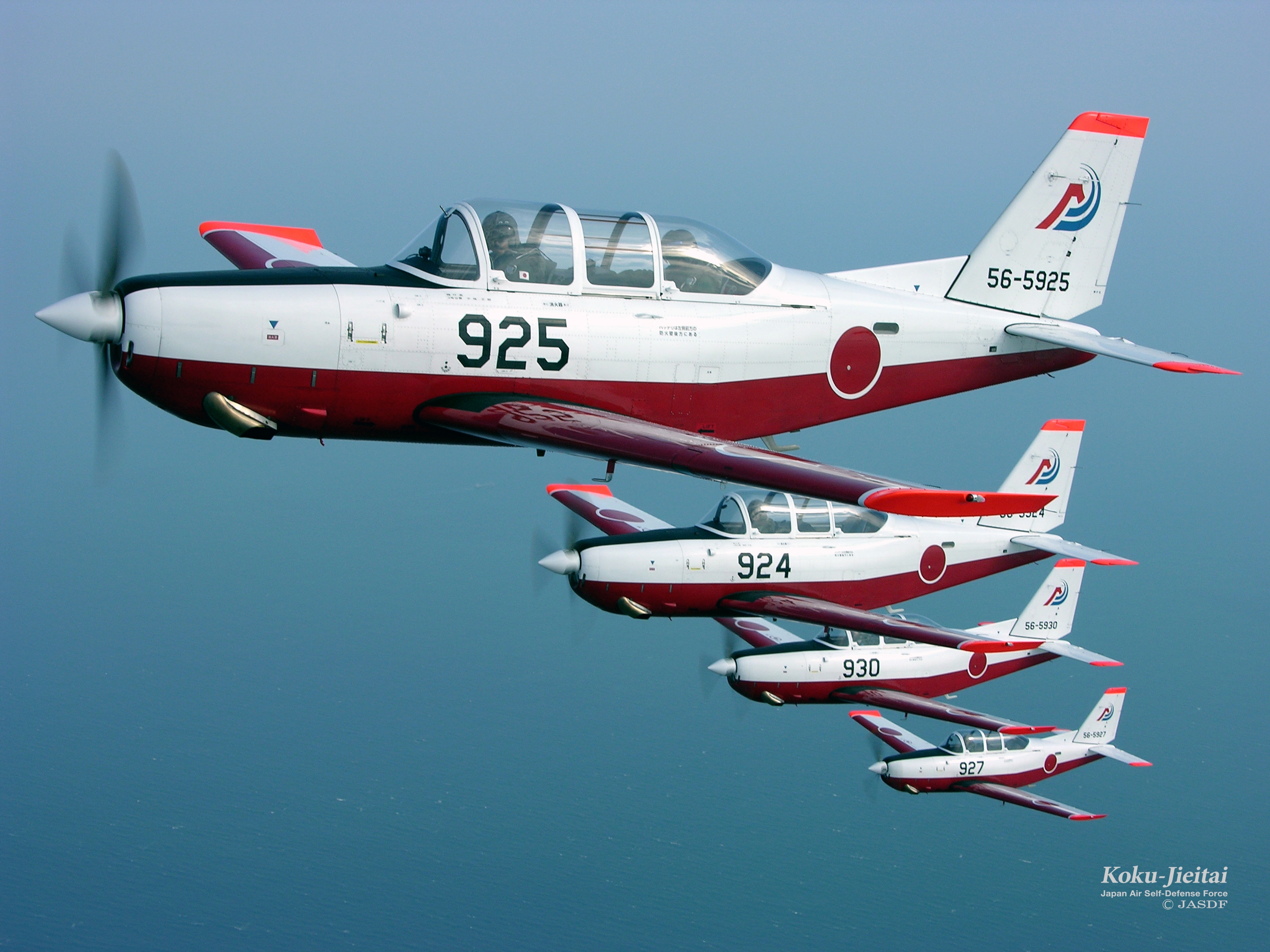 日本列岛的初级和中级训练机“富士T-7”