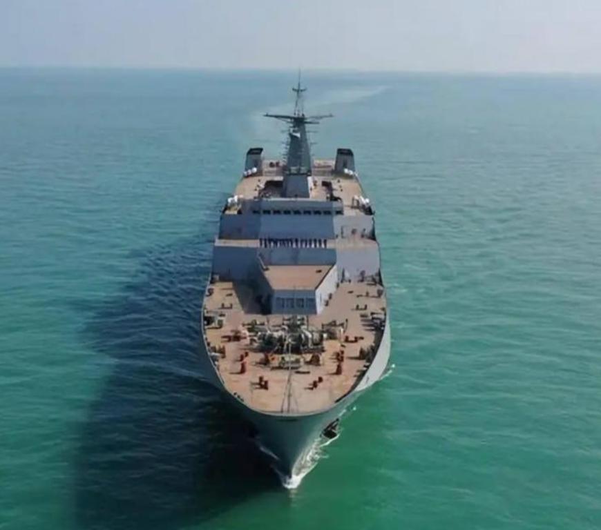 我国2.5万吨军舰出口泰国，比其自有航母还大，海上小霸王初成