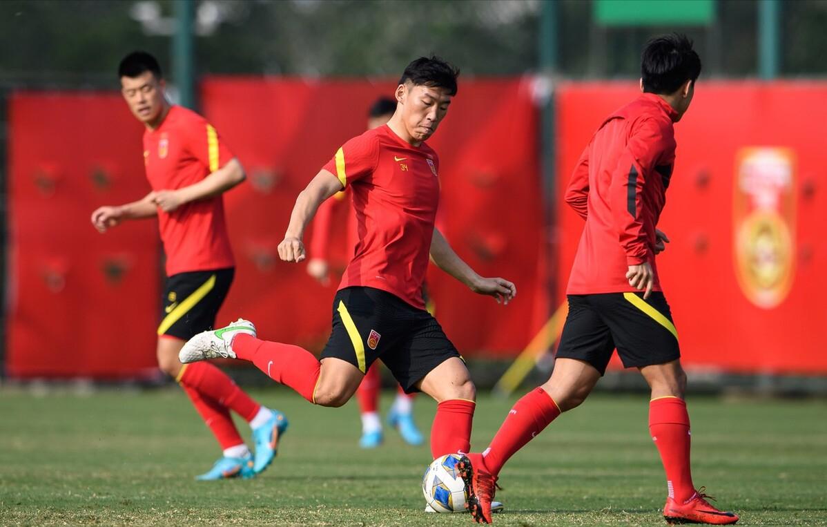 冯巩说冯潇霆,冯巩吐槽国足完整视频