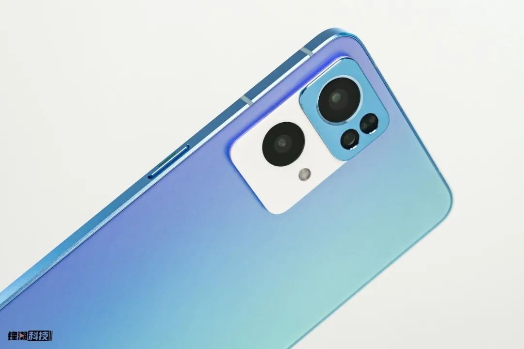 「方」与「圆」之间反复横跳的iPhone，把安卓手机给带偏了