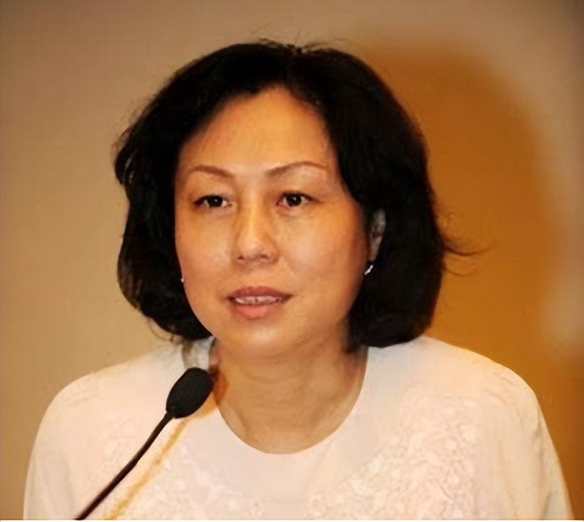 “贵公子”蔡徐坤：一枚胸针1000万，却惹上官司被冻结6400万资产