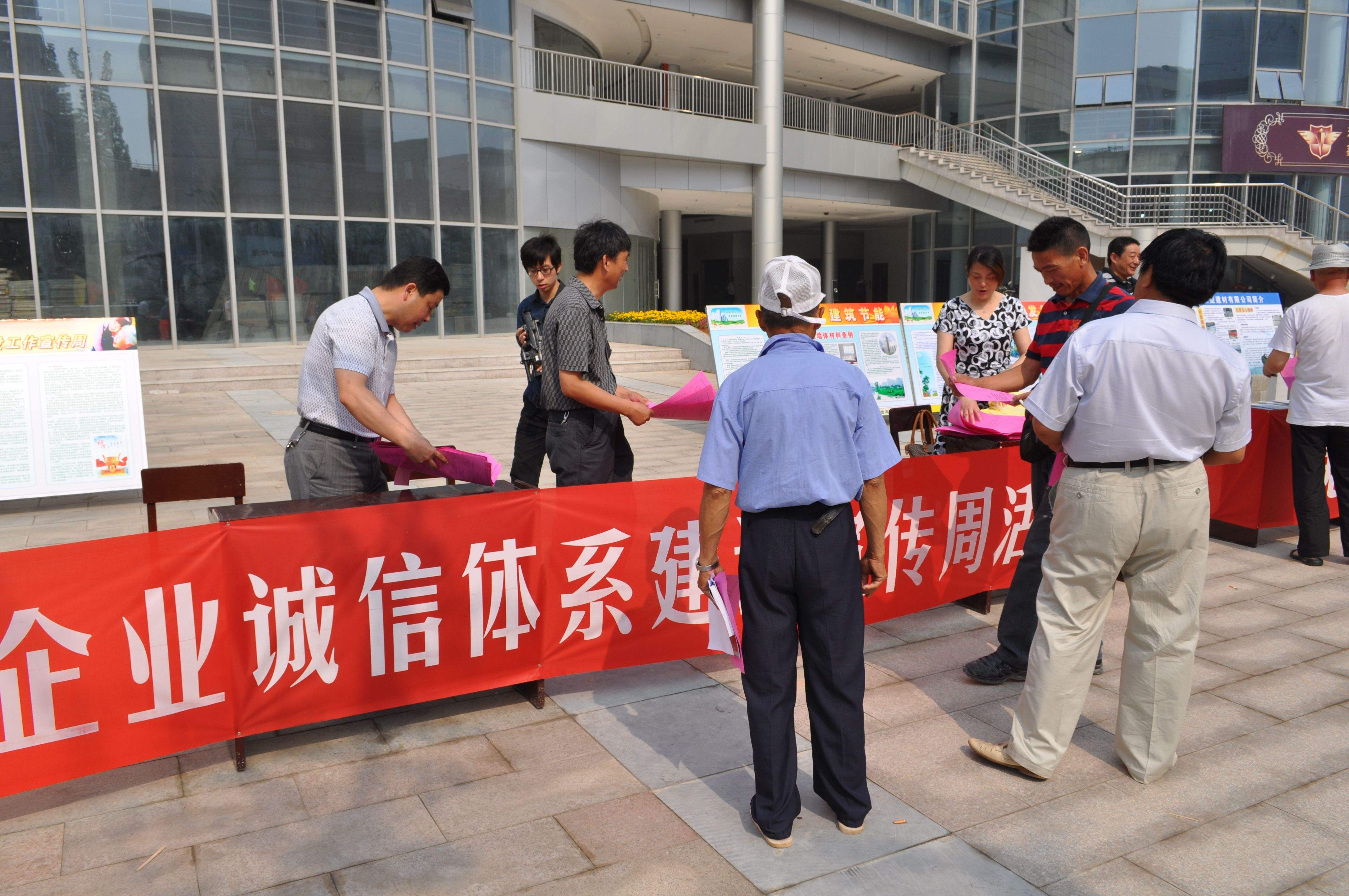 五金店倒闭剩下的货怎么处理,五金店倒闭多的地方还能开吗