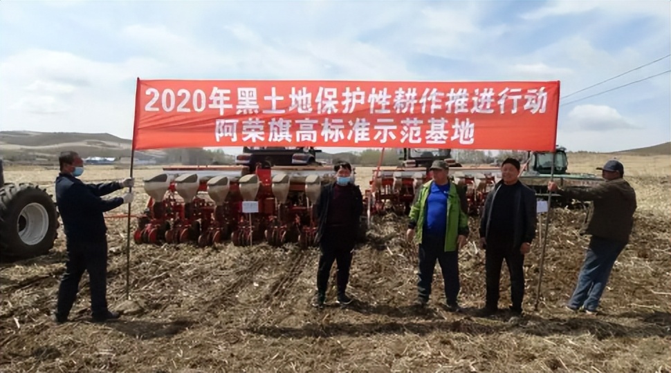 是谁在砸中国人的饭碗？400年才形成的黑土，4元一斤在网上被盗卖