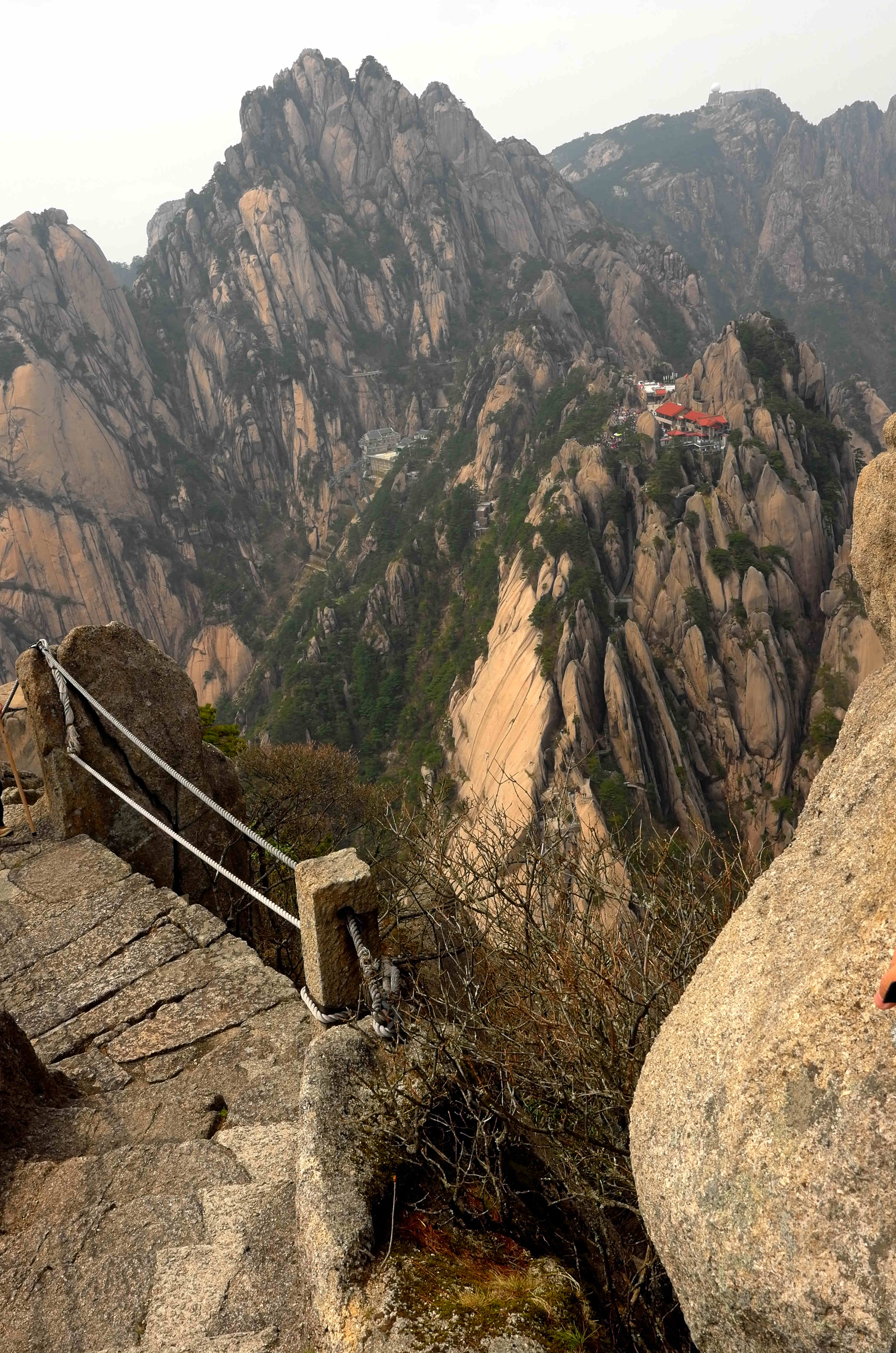 黄山天都峰会走鲫鱼背吗,黄山天都峰鲫鱼背第一视角