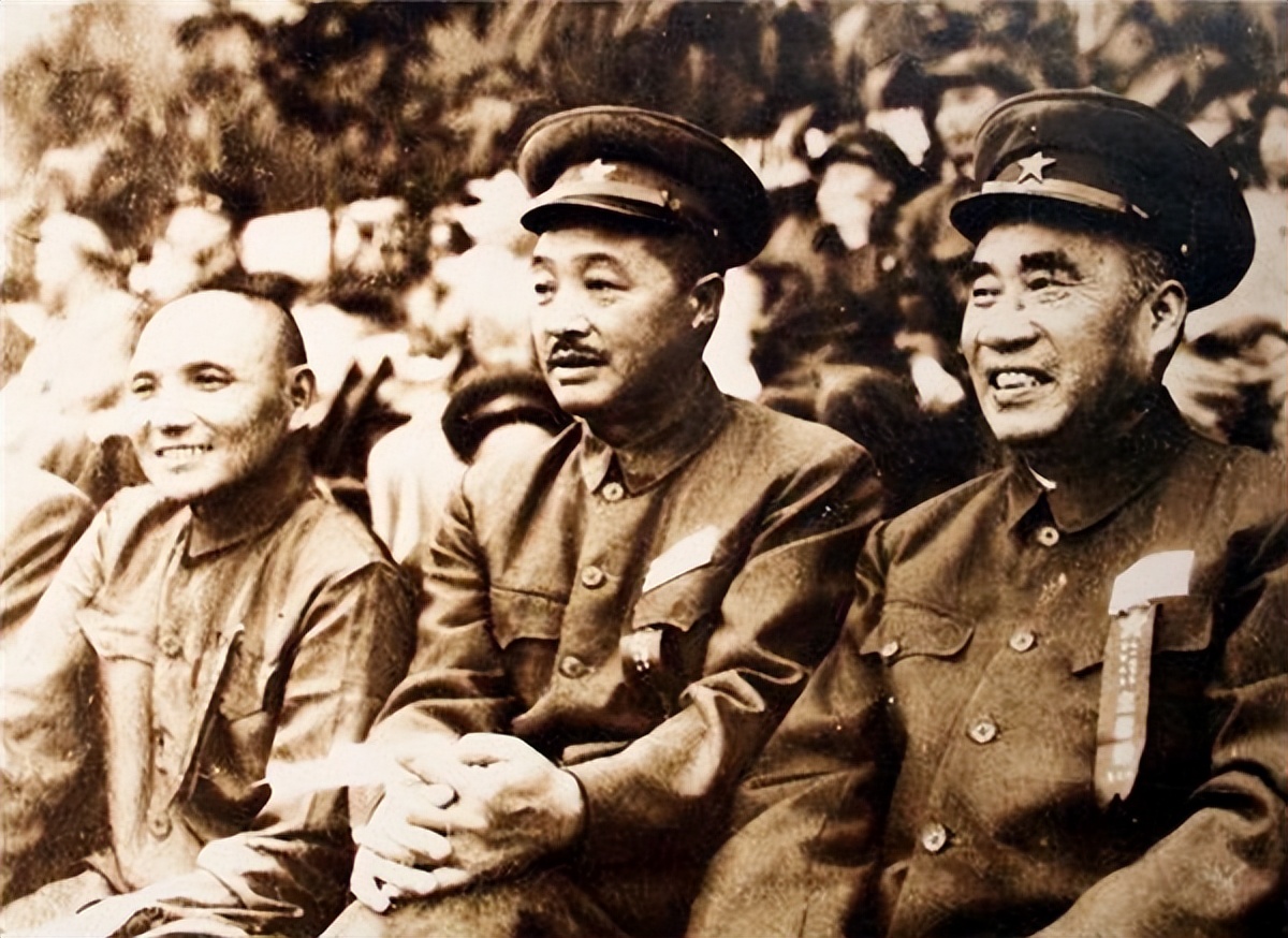 贺龙将军组建的足球队有多强?14场国际赛从无败绩,成为亚洲第一