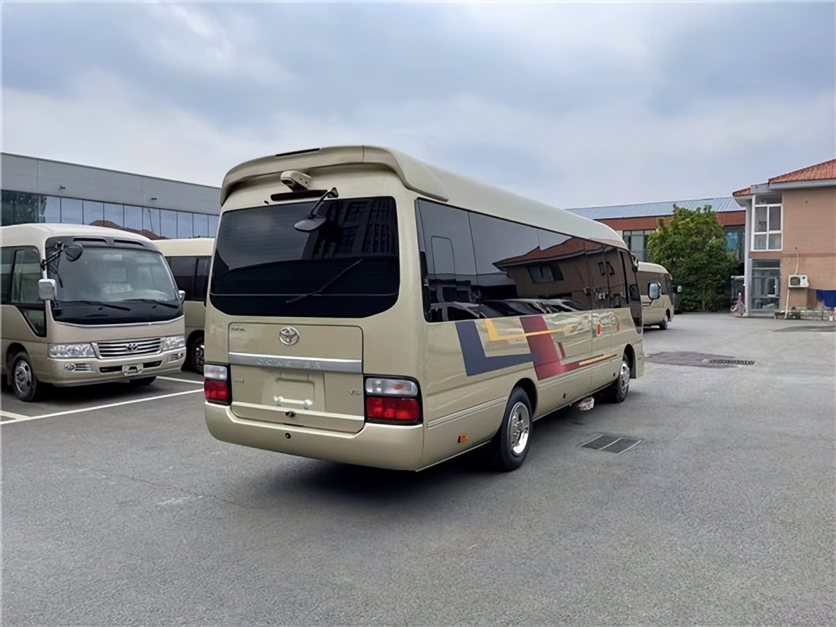 丰田考斯特价格2020,金旅考斯特和丰田考斯特区别