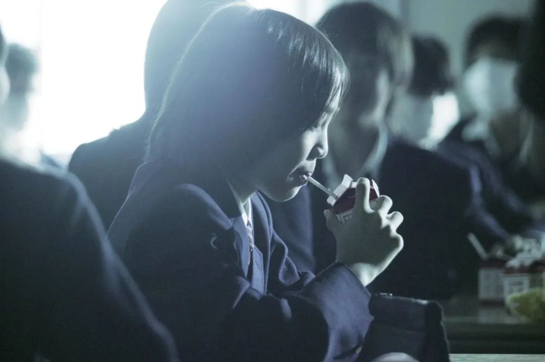 粉发女孩去世了，“凶手”又隐身了