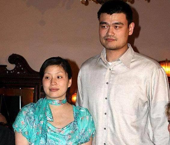 篮球巨星姚明现在的年龄有多大了,姚明为什么退役六年才入选名人堂