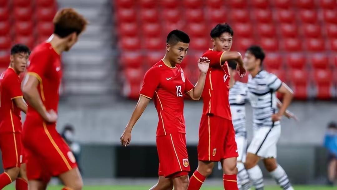 国足遭遇12强赛开门黑,国足0比3韩国朱辰杰瞬间