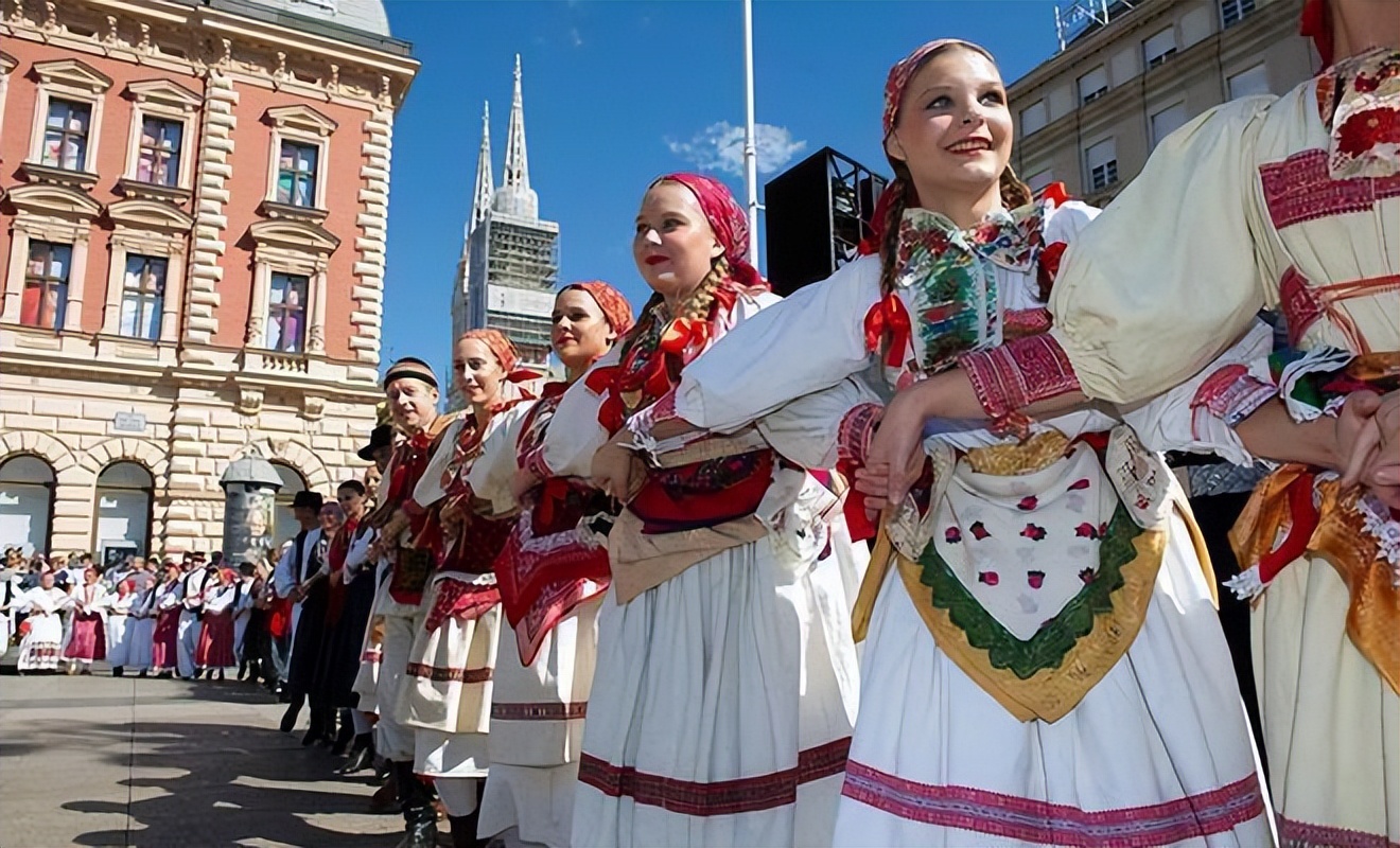 科索沃战争种族屠杀死了多少人,种族屠杀