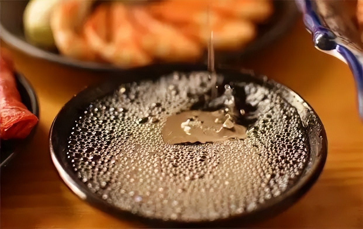 安徽70岁老人能拿多少养老金,青岛90岁独居老人家中5瓶茅台