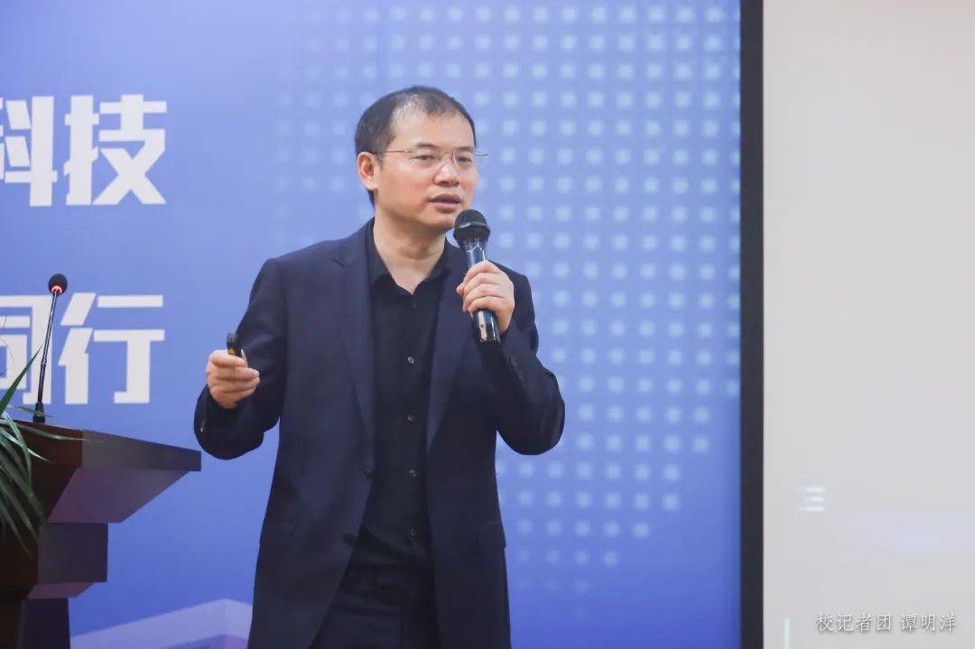 科技点亮梦想创新引领成长简报,科技点亮校园探索创新无限