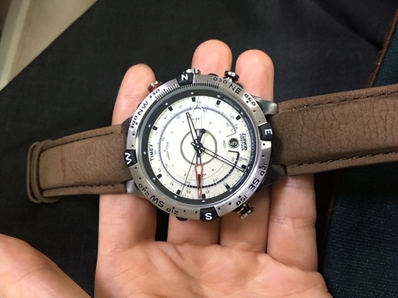 学生戴什么手表便宜还好看,适合学生的手表牌子300左右