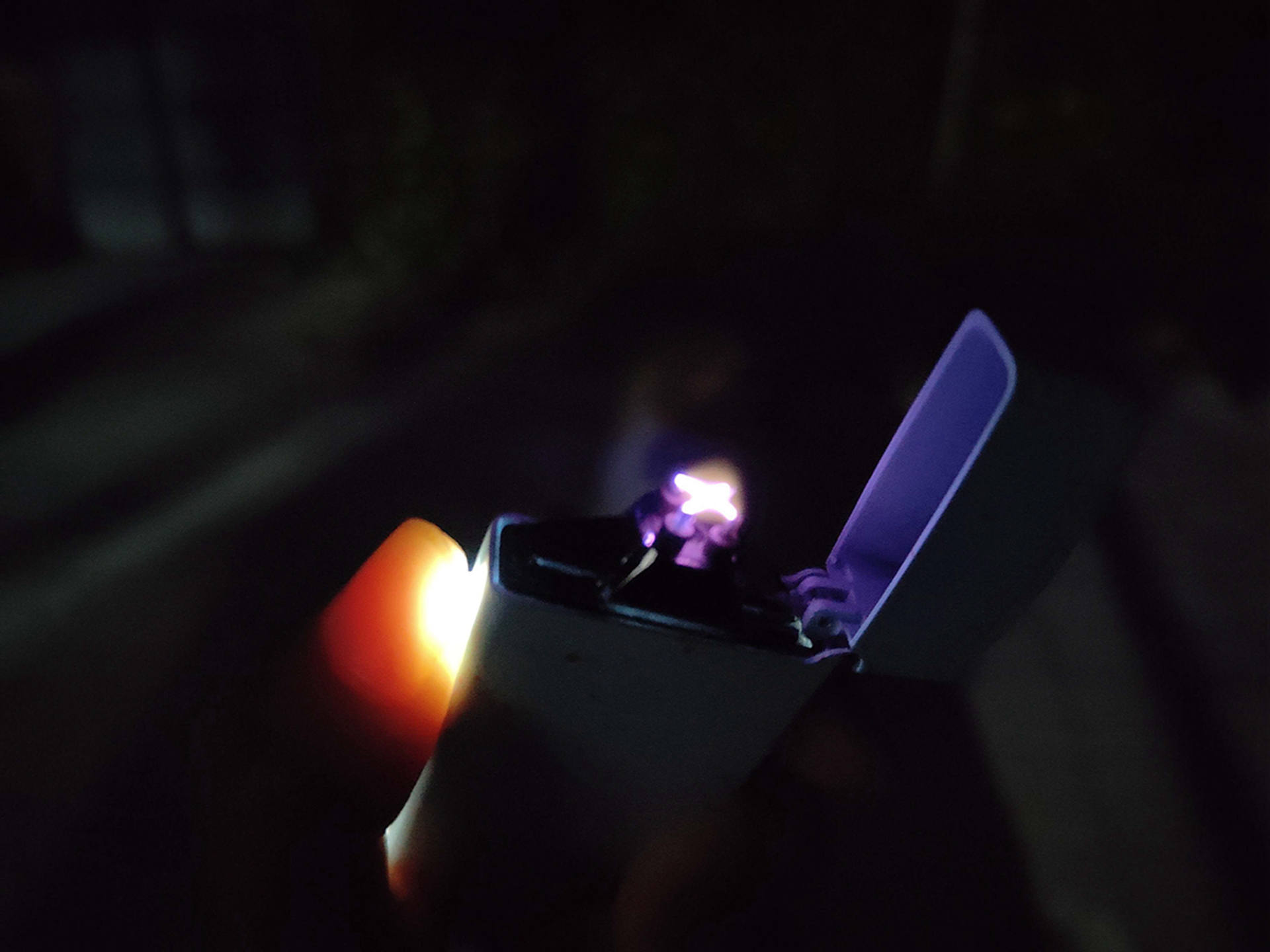 点火时尚新选择，更酷更炫，极具潮流范儿的极蜂电弧打火机体验