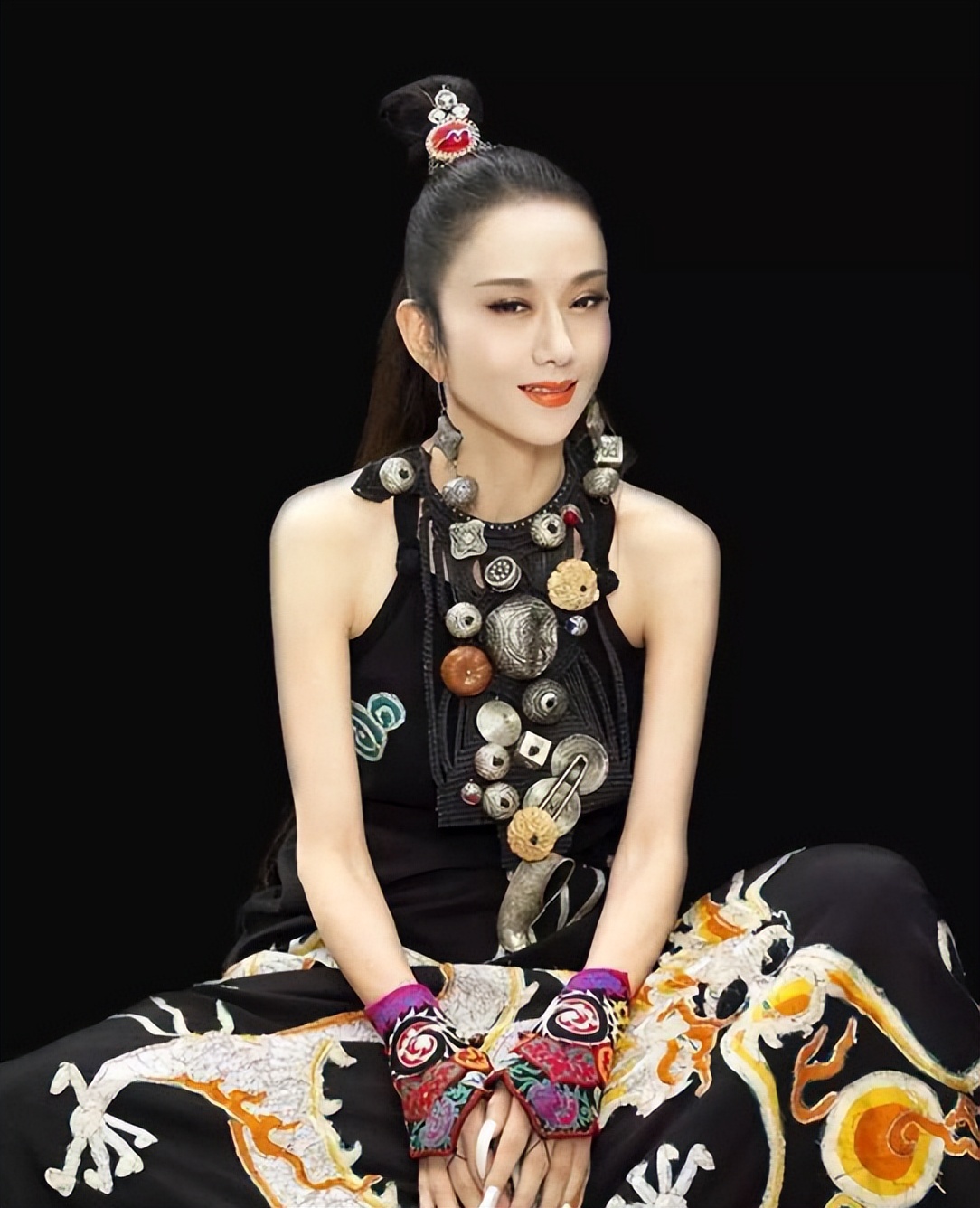 杨丽萍生活起居需要男助理照顾,杨丽萍的生活问题怎么解决